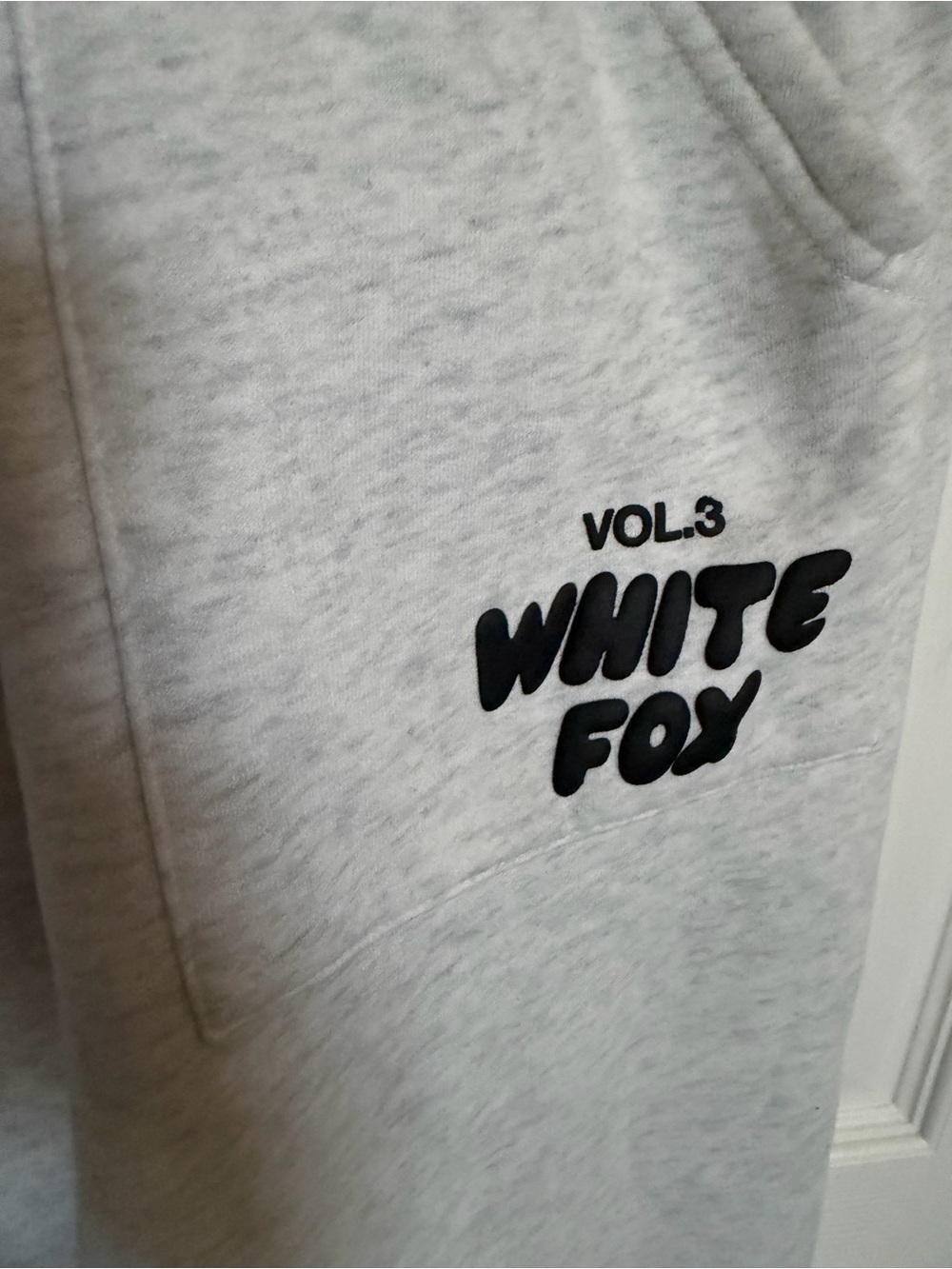 White Fox Women’s Gray Logo Jogger Sweatpants Small - Picture 2 of 3